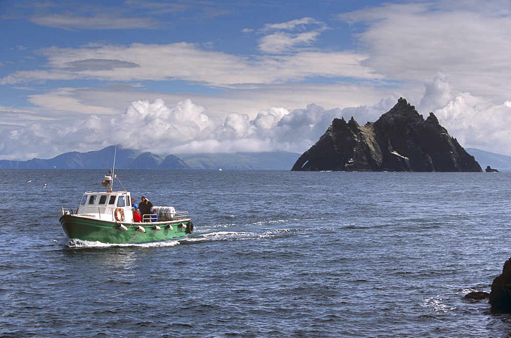 Boat to Great Skellig Island, with Little Skellig Island in the distance, bird reserve and largest gannet colony in Ireland, near Skellig Michael, County Kerry, Munster, Republic of Ireland, Europe