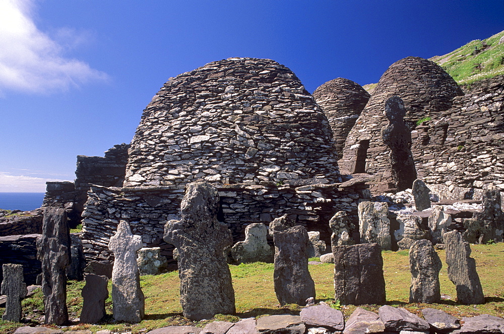 Graveyard and stone huts, Skellig monastery, dating from between the 6th and 12th centuries, Skellig Michael, UNESCO World Heritage Site, Great Skellig Island, County Kerry, Munster, Republic of Ireland, Europe