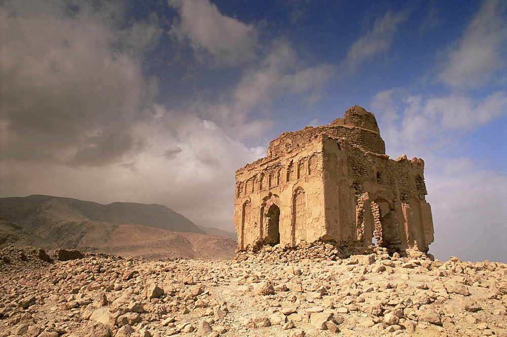 Tomb of Bibi Miriam, a holy woman, Qalahat, north of Sur, Oman, Middle East