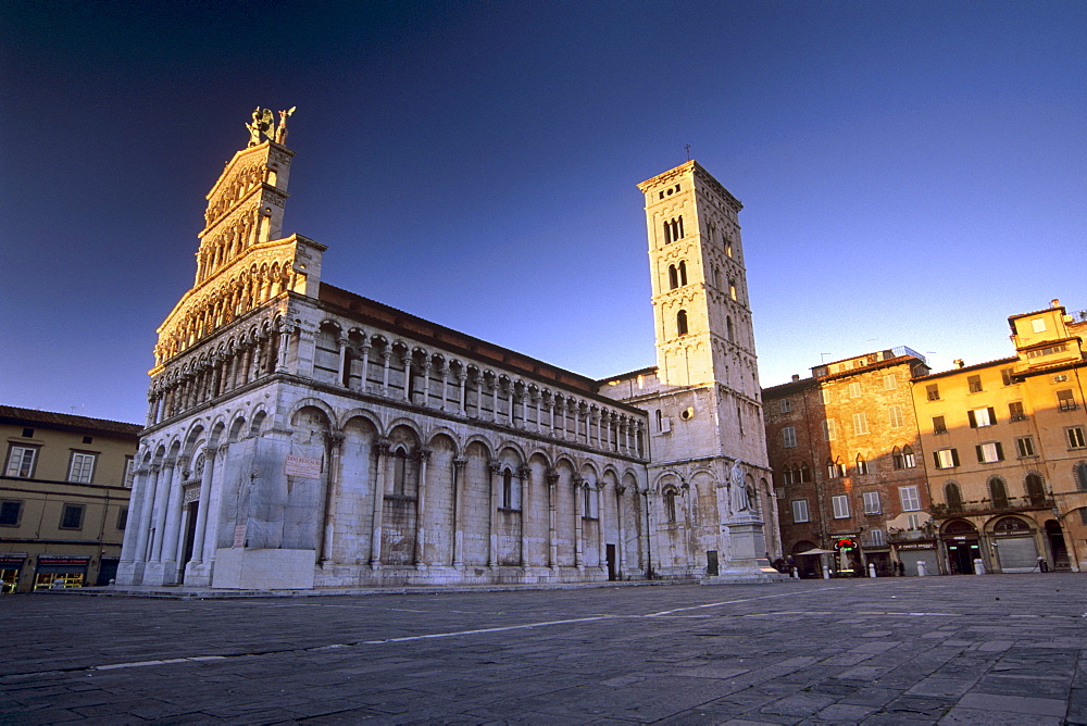 Chiesa di San Michele in Foro, Romano-Pisan style dating from between the 11th and 14th centuries, Lucca, Tuscany, Italy, Europe