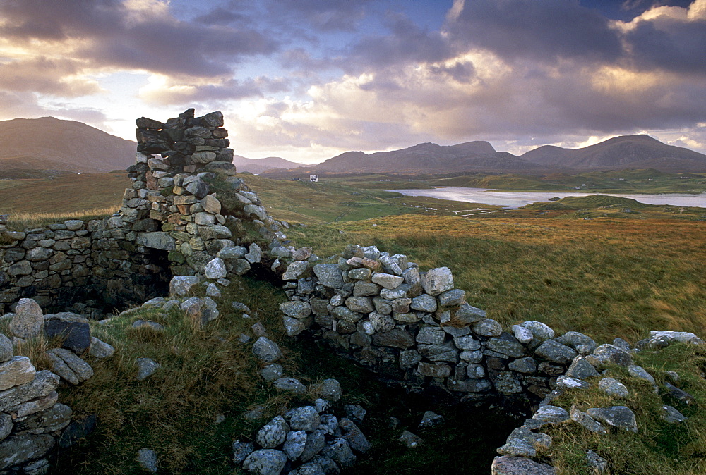 Old blackhouse ruin near Timsgarry (Timsgearraidh) at sunset, Isle of Lewis, Outer Hebrides, Scotland, United Kingdom, Europe