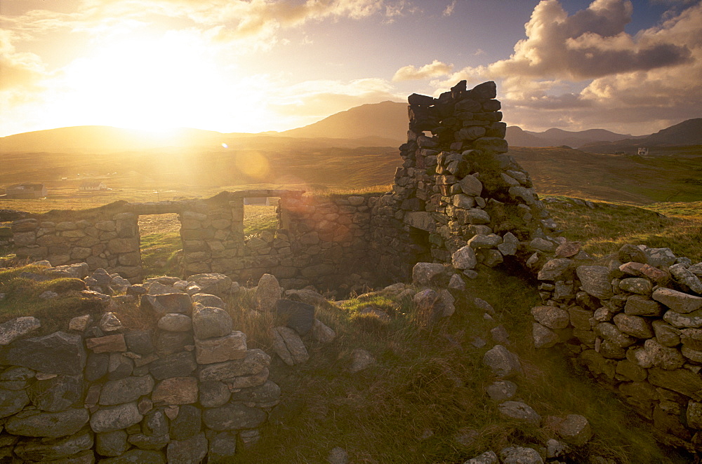 Old blackhouse ruin near Timsgarry (Timsgearraidh) at sunset, Isle of Lewis, Outer Hebrides, Scotland, United Kingdom, Europe