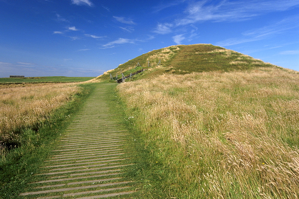 Maes Howe chambered cairn, dating from 2700 BC, part of Central Mainland UNESCO World Heritage Site, Mainland, Orkney Islands, Scotland, United Kingdom, Europe