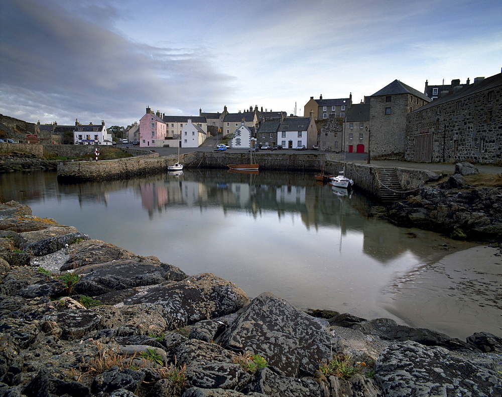 Old stone harbour dating from the 17th-century, Portsoy, near Banff, Morayshire, Scotland, United Kingdom, Europe