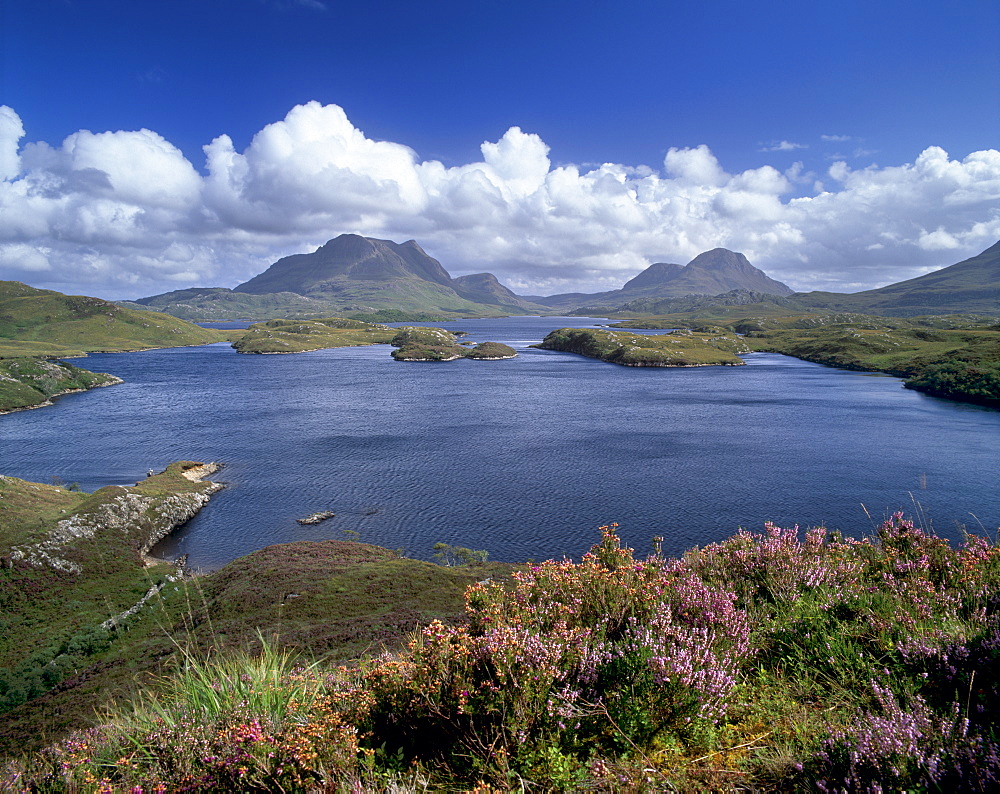 Inverpolly Nature Reserve, Loch Sionascaig, Cul Mor on left, 849m, and Cul Beag, Highland region, Scotland, United Kingdom, Europe