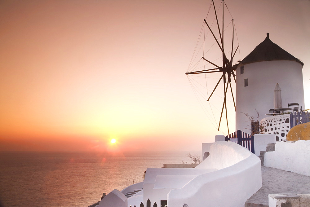 Sunset, Oia, Santorini (Thira), Cyclades Islands, Greek Islands, Greece, Europe