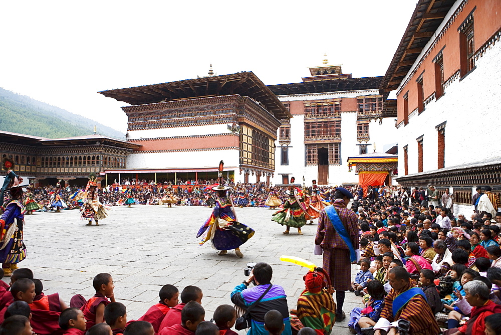 Buddhist festival (Tsechu), Trashi Chhoe Dzong, Thimphu, Bhutan, Asia