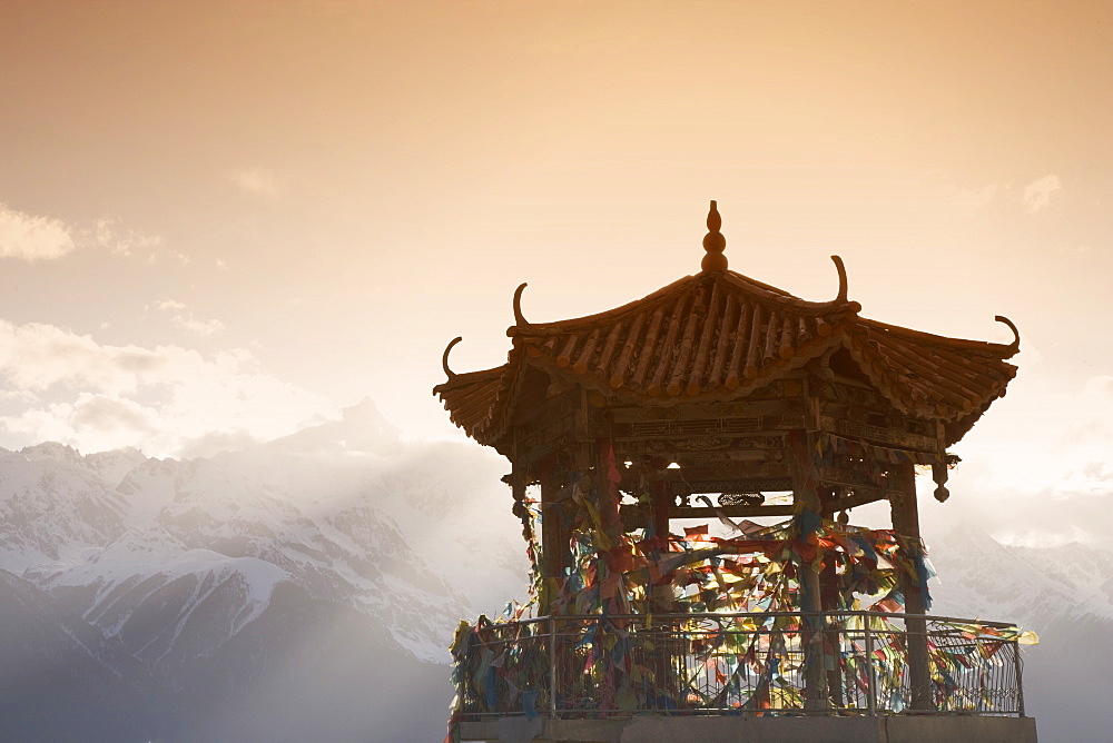 Buddhist stupa on way to Deqin, on the Tibetan Border, with the Meili Snow Mountain peak in the background, Dequin, Shangri-La region, Yunnan Province, China, Asia