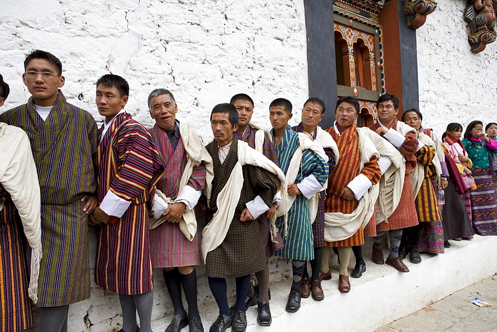 Bhutanese men in traditional dress, Buddhist festival (Tsechu), Trashi Chhoe Dzong, Thimphu, Bhutan, Asia