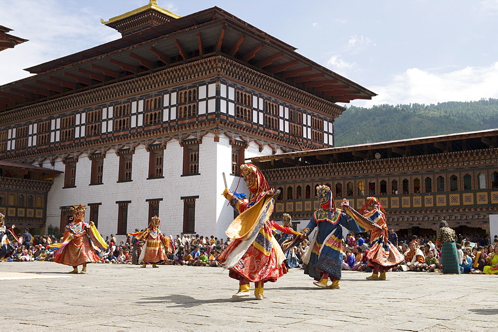 Buddhist festival (Tsechu), Trashi Chhoe Dzong, Thimphu, Bhutan, Asia