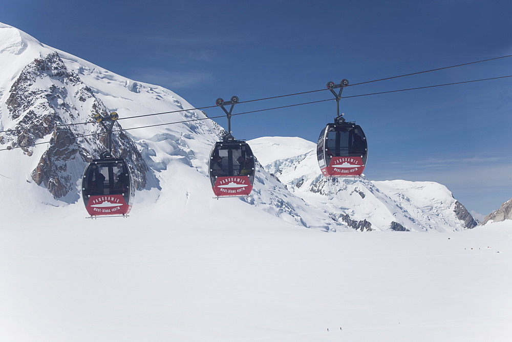 The cable car between Italy and France through the Mont Blanc Massif, Aiguille du Midi, Chamonix, Haute Savoie, French Alps, France, Europe