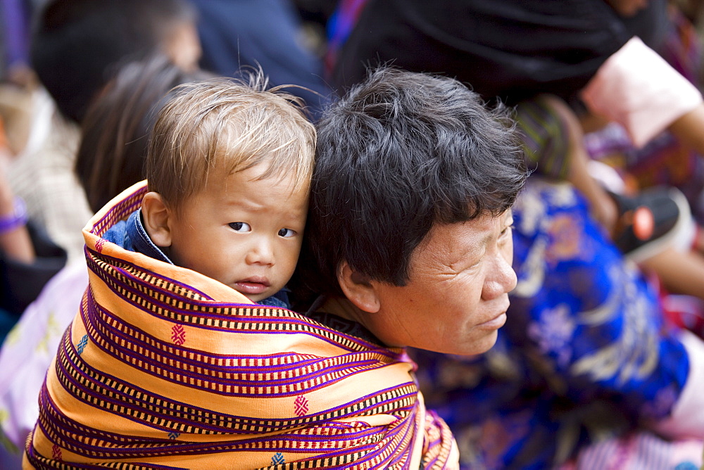 Pilgrims, Buddhist festival (Tsechu), Trashi Chhoe Dzong, Thimphu, Bhutan, Asia