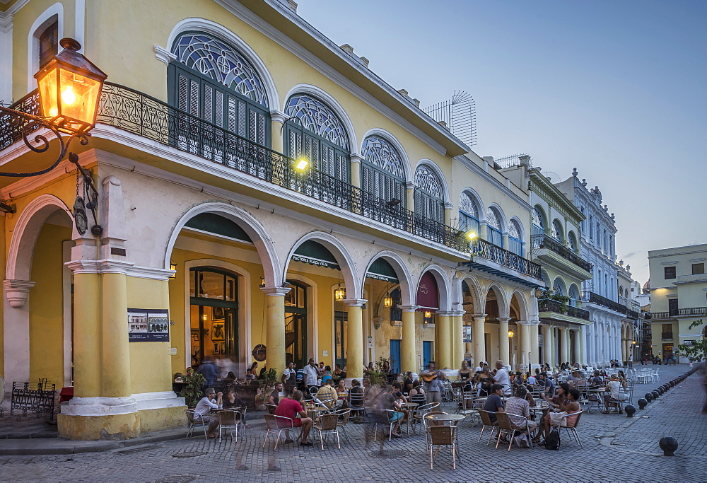 Plaza Vieja, Havana, Cuba, West Indies, Caribbean, Central America