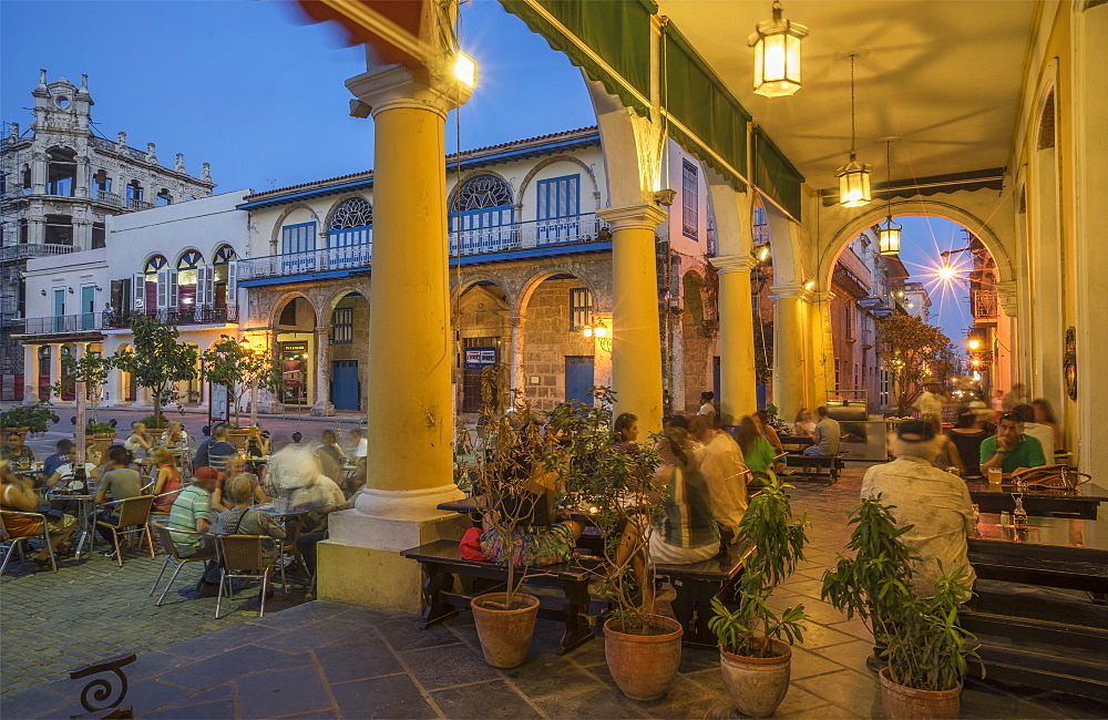 Plaza Vieja, Havana, Cuba, West Indies, Caribbean, Central America