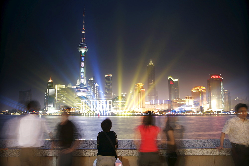 People on the Bund looking at the Oriental Pearl Tower in Pudong District, Shanghai, China, Asia