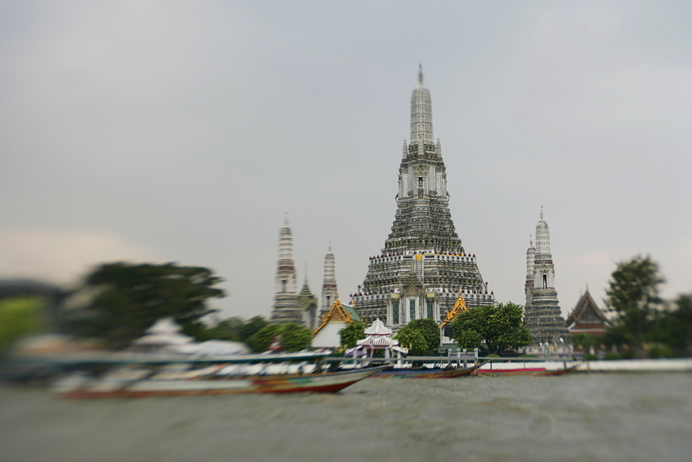 Chao Phraya River and Temple Wat Arun, Bangkok, Thailand, Southeast Asia, Asia