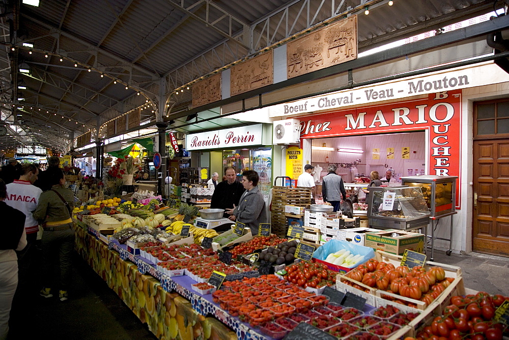 Market, Antibes, Alpes Maritimes, Provence, Cote d'Azur, French Riviera, France, Europe