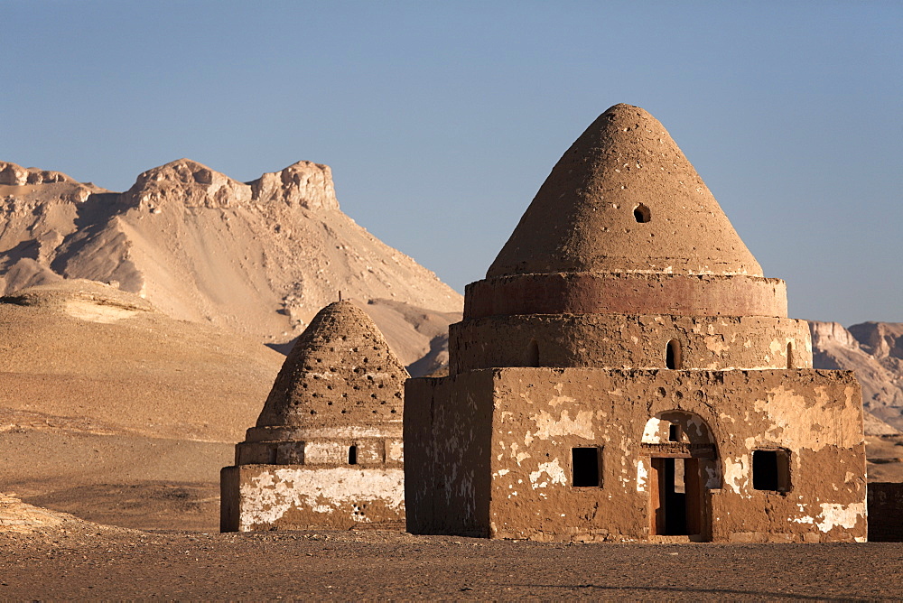 Beehive graves, also known as Tholos tombs, Al-Qasr, Dakhla Oasis, Egypt, North Africa, Africa