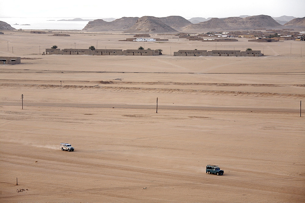 Jeeps cover the wide expanse of desert between Lake Nasser and the town of Wadi Halfa, Sudan, Africa