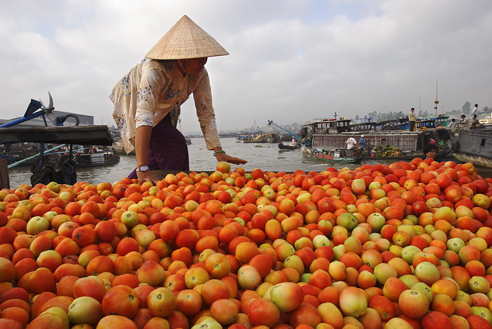 Cai Rang Floating Market on the Mekong Delta, Can Tho, Vietnam, Indochina, Southeast Asia, Asia