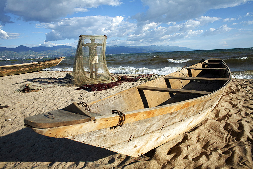 A fisherman tends his nets on Plage des Cocotiers (Coconut Beach) also known as Saga Beach, Lake Tanganyika, Bujumbura, Burundi, East Africa, Africa