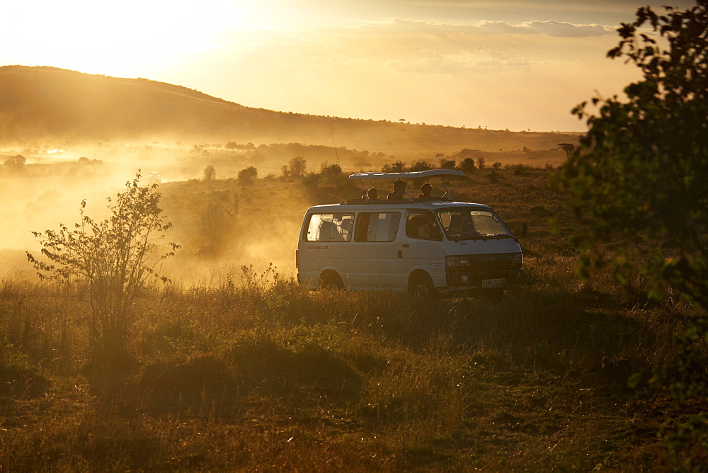 Tourists on safari in the Masai Mara National Reserve, Kenya, East Africa, Africa