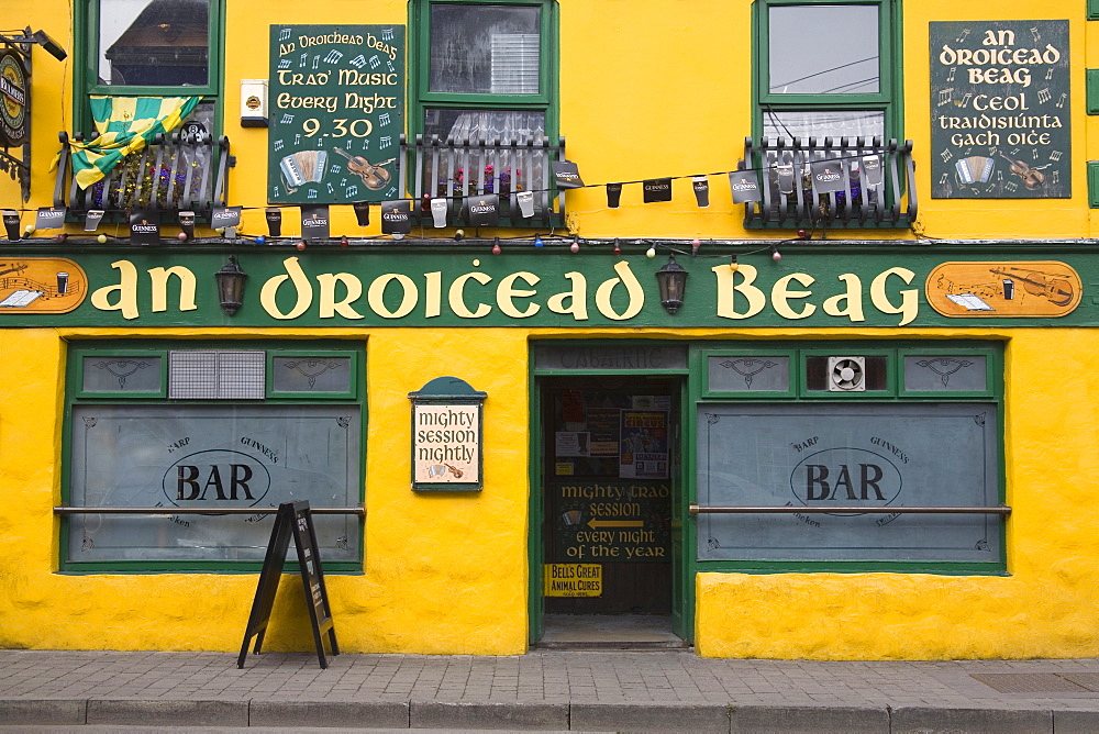 An Droicead Beag pub, Dingle Town, Dingle Peninsula, County Kerry, Munster, Republic of Ireland, Europe