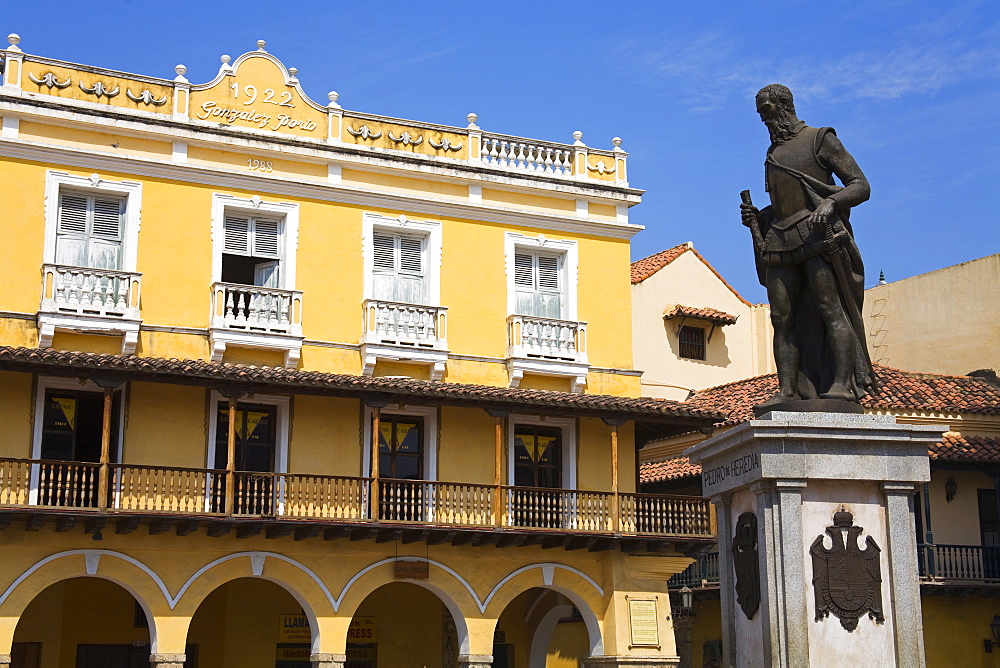 Statue of Pedro de Heredia in Plaza de Los Coches, Old Walled City District, Cartagena City, Bolivar State, Colombia, South America