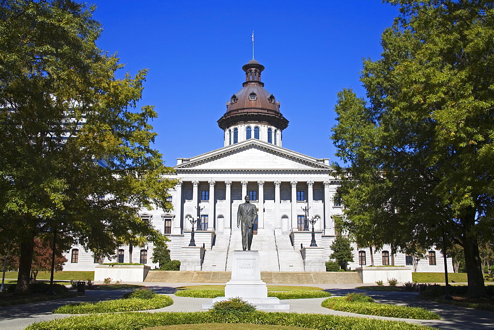 Strom Thurmond statue and State Capitol Building, Columbia, South Carolina, United States of America, North America