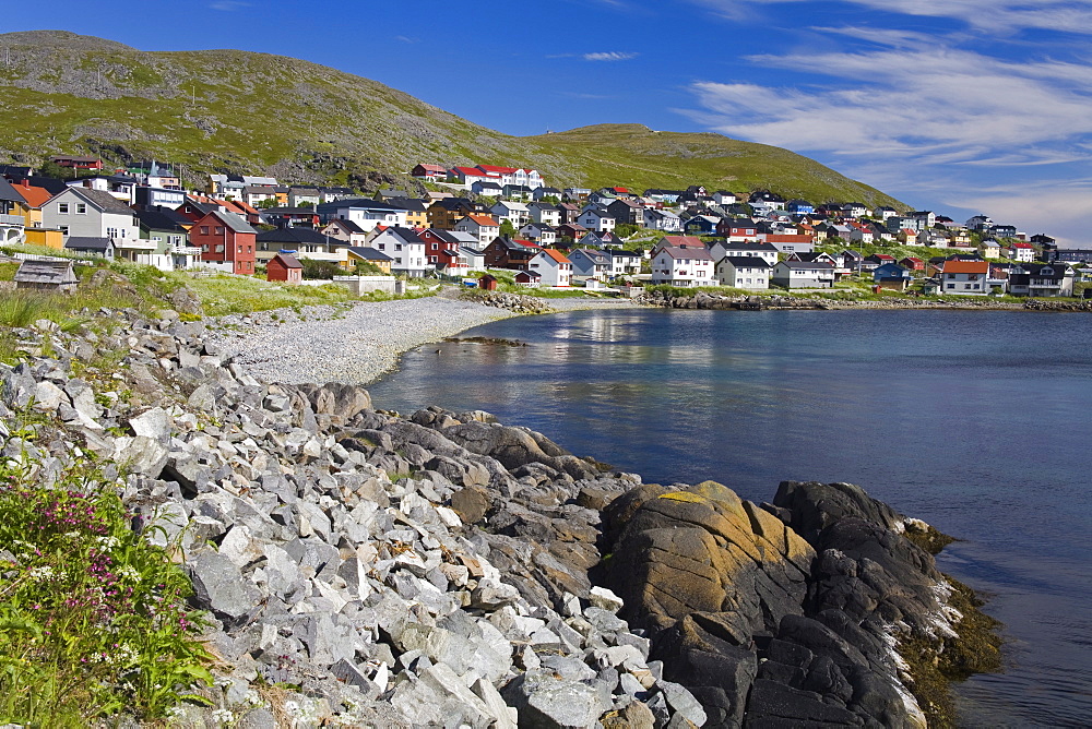 Houses in Honningsvag Port, Mageroya Island, Finnmark Region, Arctic Ocean, Norway, Scandinavia, Europe