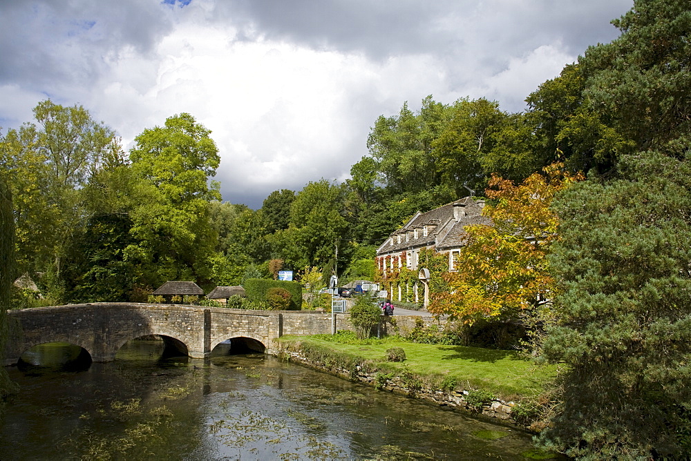 Swan Hotel and River Coln, Bibury Village, Gloucestershire, Cotswolds, England, United Kingdom, Europe