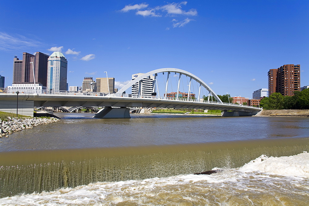 City skyline and Main Street Bridge over the Scioto River, Columbus, Ohio, United States of America, North America