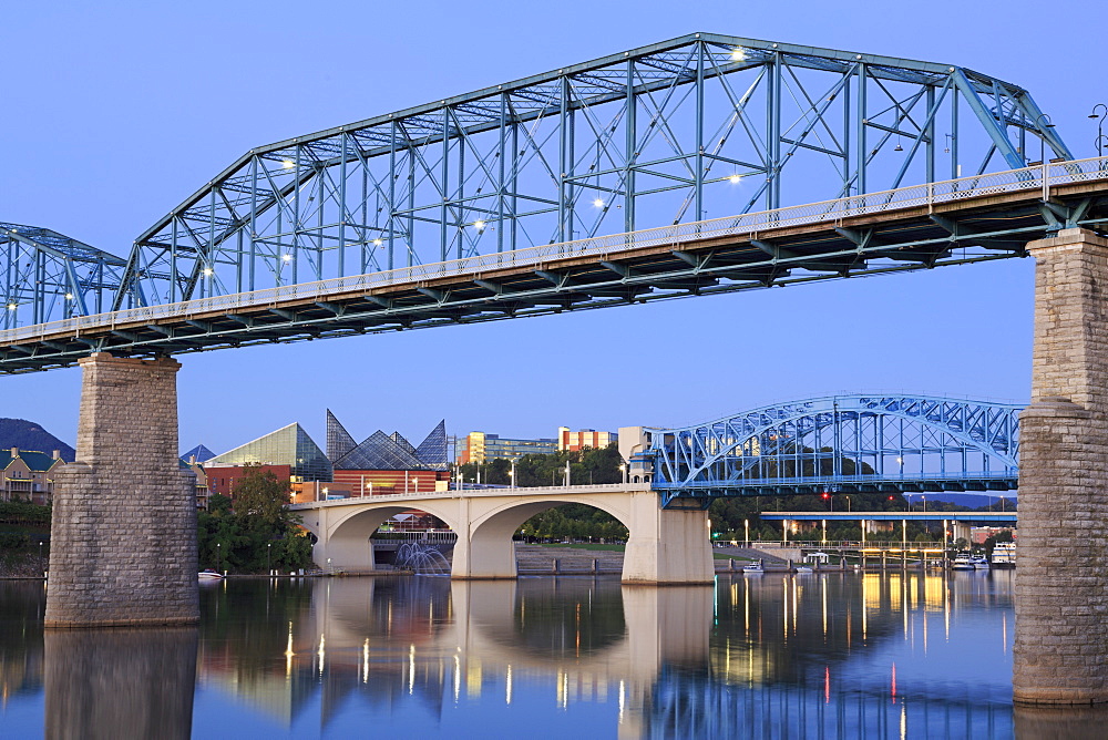 Walnut Street Bridge over the Tennessee River, Chattanooga, Tennessee, United States of America, North America 