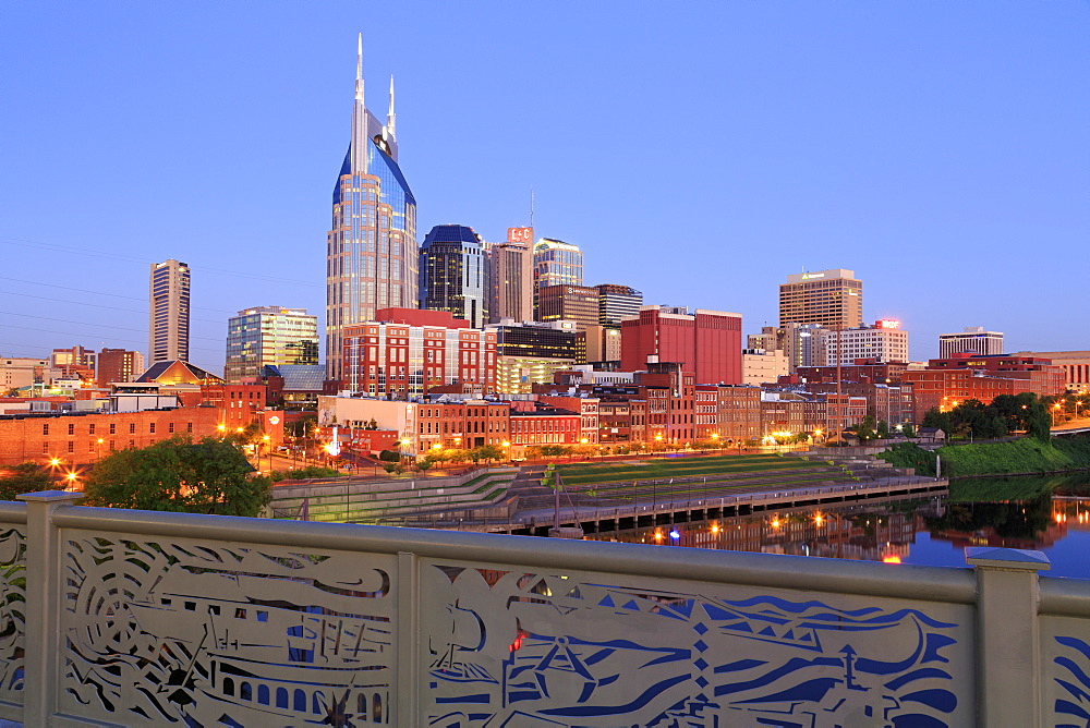 Nashville skyline and Shelby Pedestrian Bridge, Nashville, Tennessee, United States of America, North America 