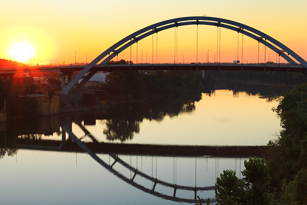 Gateway Bridge over the Cumberland River, Nashville, Tennessee, United States of America, North America 