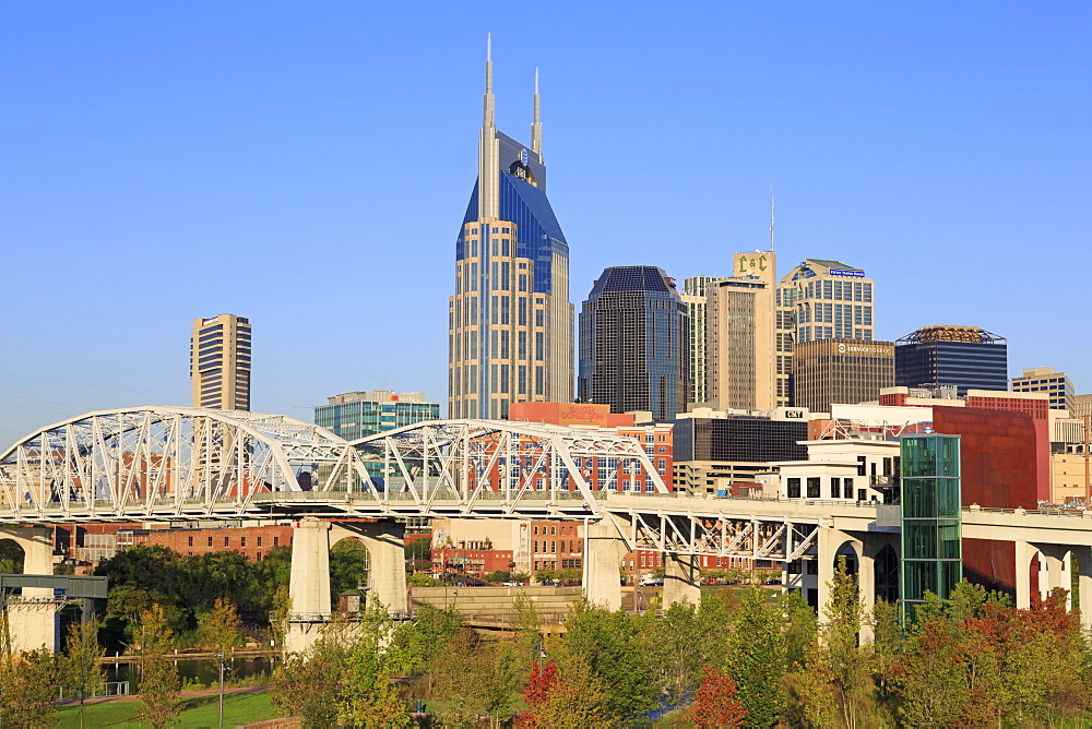 Shelby Pedestrian Bridge and Nashville skyline, Tennessee, United States of America, North America 