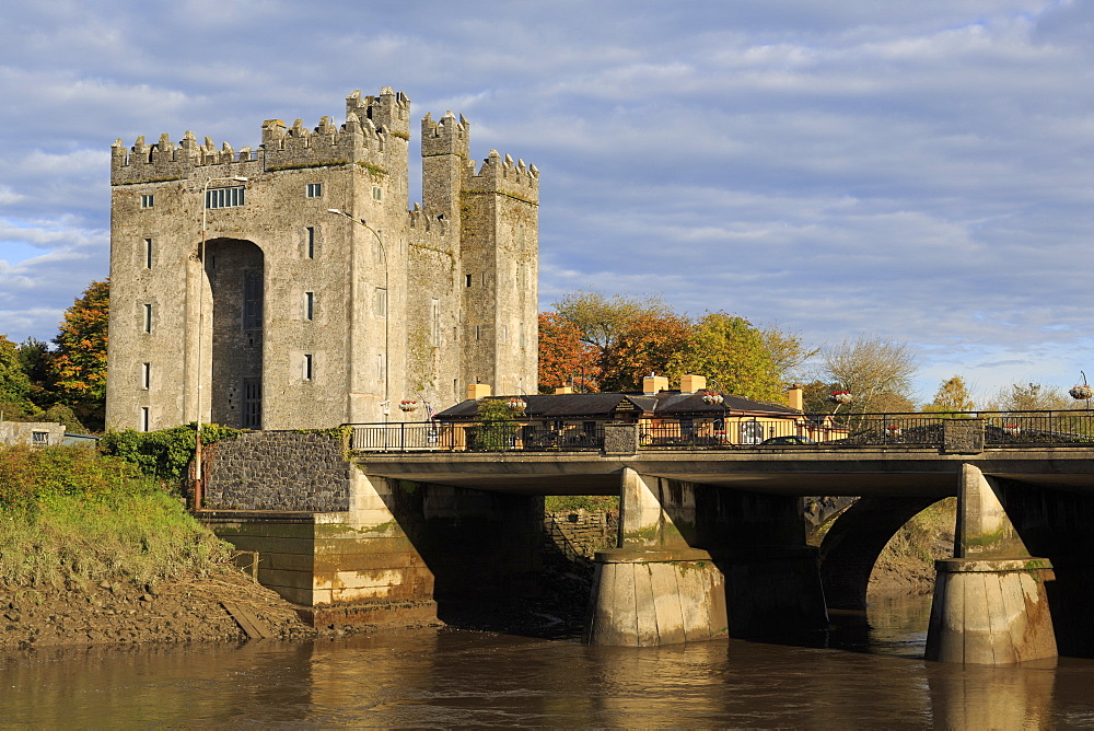 Bunratty Castle, County Clare, Munster, Republic of Ireland, Europe