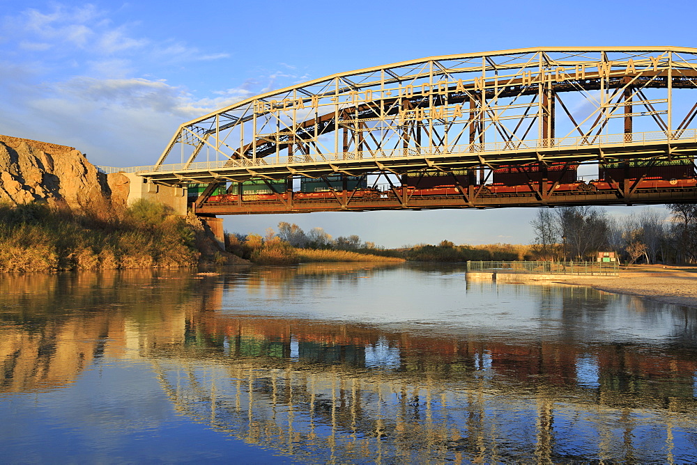 Ocean to Ocean Highway Bridge over the Colorado River, Gateway Park, Yuma, Arizona, United States of America, North America