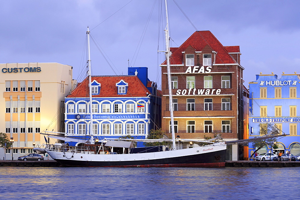 Buildings on Handelskade Street, Punda District, UNESCO World Heritage Site, Willemstad, Curacao, West Indies, Netherlands Antilles, Caribbean, Central America