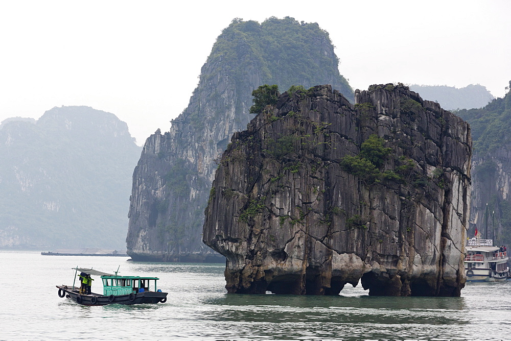 Halong Bay, UNESCO World Heritage Site, Vietnam, Indochina, Southeast Asia, Asia