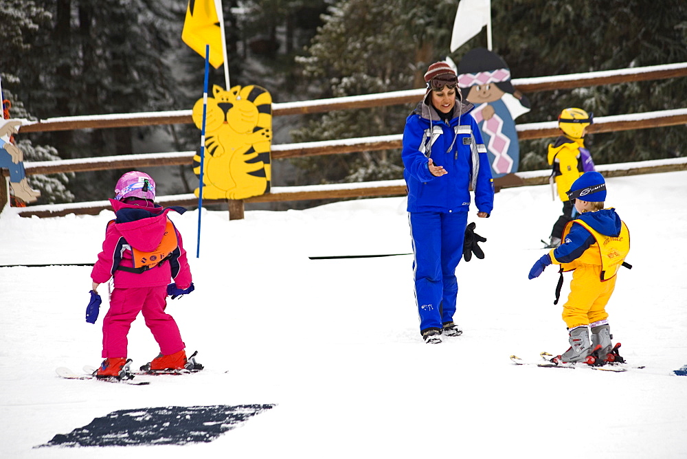 Children learning to ski at Lionshead Village, Vail Ski Resort, Rocky Mountains, Colorado, United States of America, North America