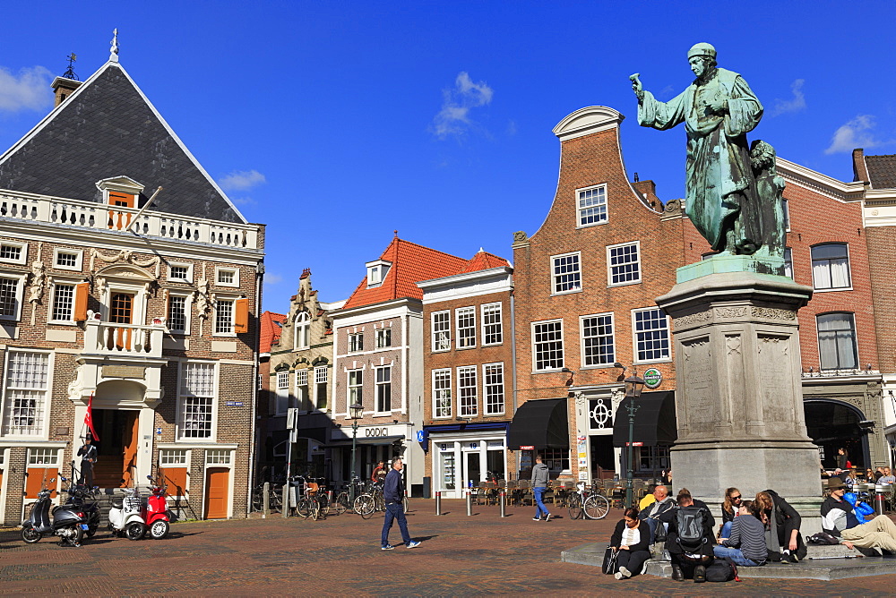 Statue of Laurens Janszoon Coster, Grote Markt (Central Square), Haarlem, Netherlands, Europe