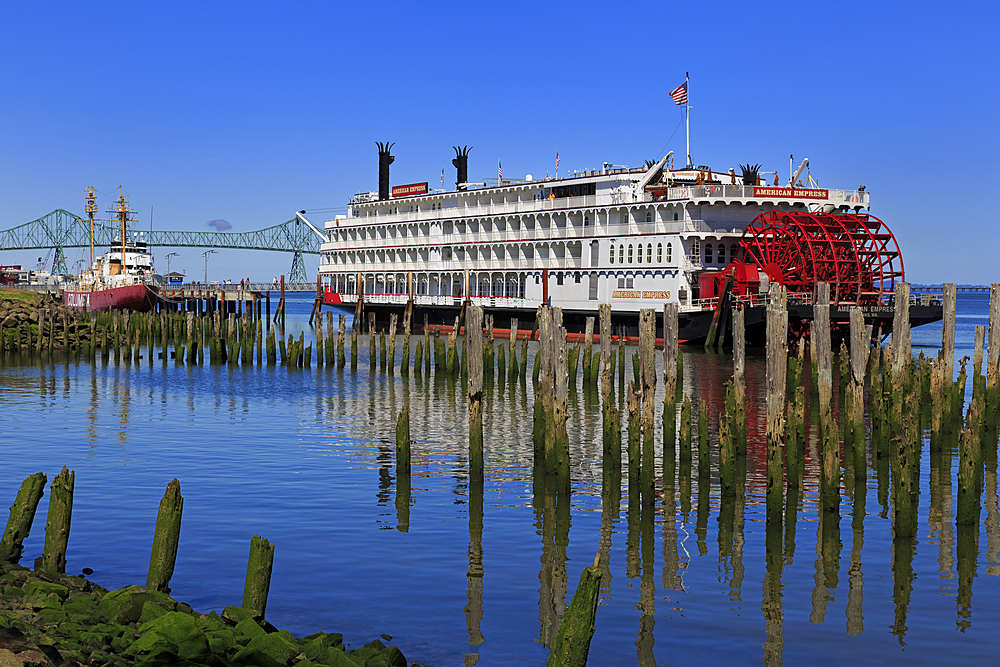 American Express Paddle Steamer, Astoria, Oregon, United States of America, North America