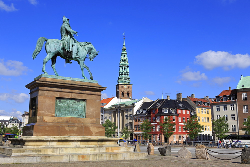 Frederik VII Statue, Christiansborg Palace, Copenhagen, Zealand, Denmark, Scandinavia, Europe