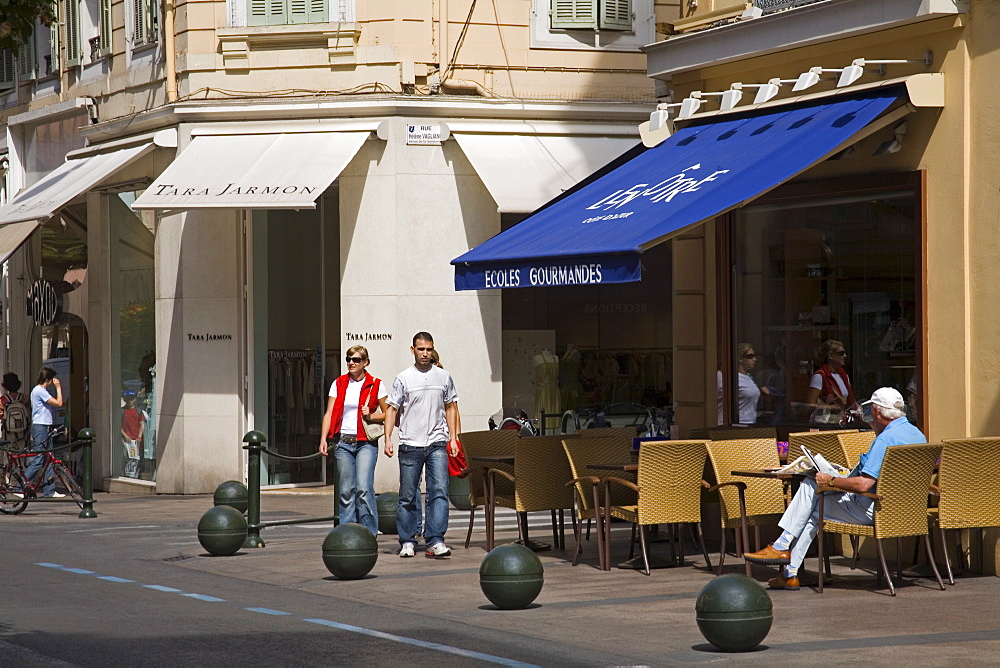 Rue d' Antibes, Cannes, Alpes Maritimes, Provence, Cote d'Azur, French Riviera, France, Europe