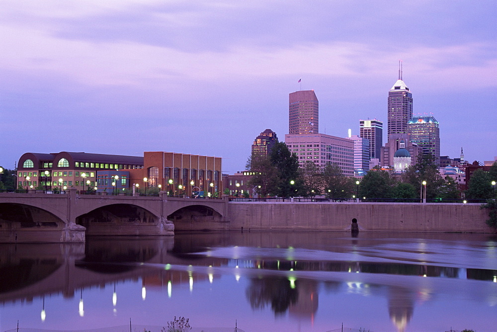 White River and city skyline, Indianapolis, Indiana, United States of America, North America