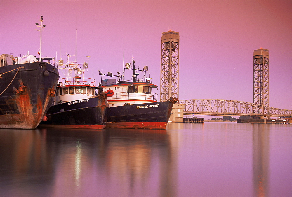 Tug boats, Sacramento River, Rio Vista, Delta Region, California, United States of America, North America