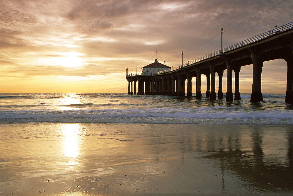 Manhattan Beach Pier, Los Angeles, California, United States of America, North America