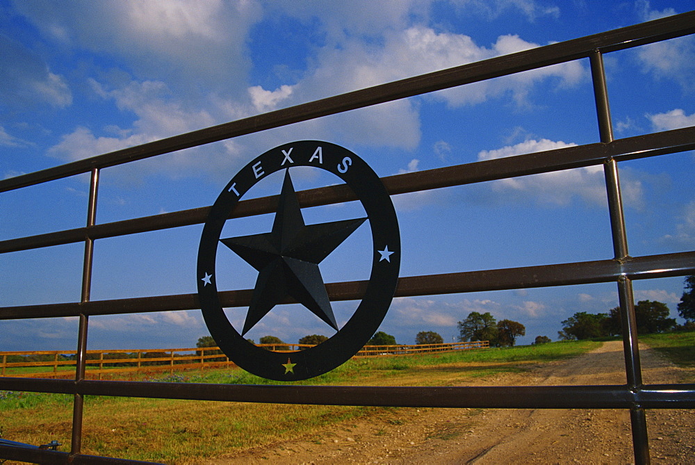 Ranch gate, Stonewall, Hill Country area, Austin, Texas, United States of America, North America