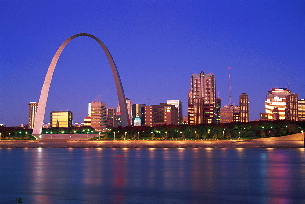 Gateway Arch and city skyline, St. Louis, Missouri, United States of America, North America